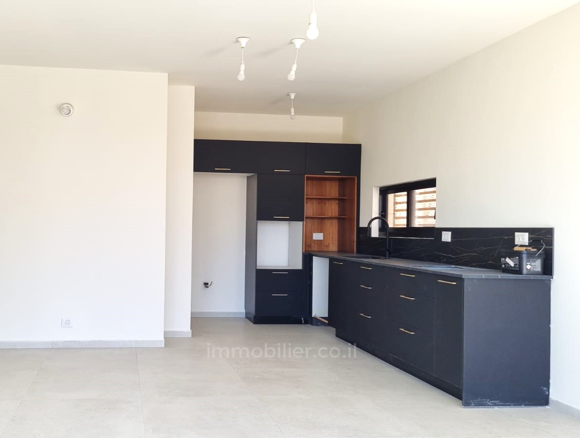Apartment 3 rooms Tel Aviv quarter of the sea 813-IBL-2