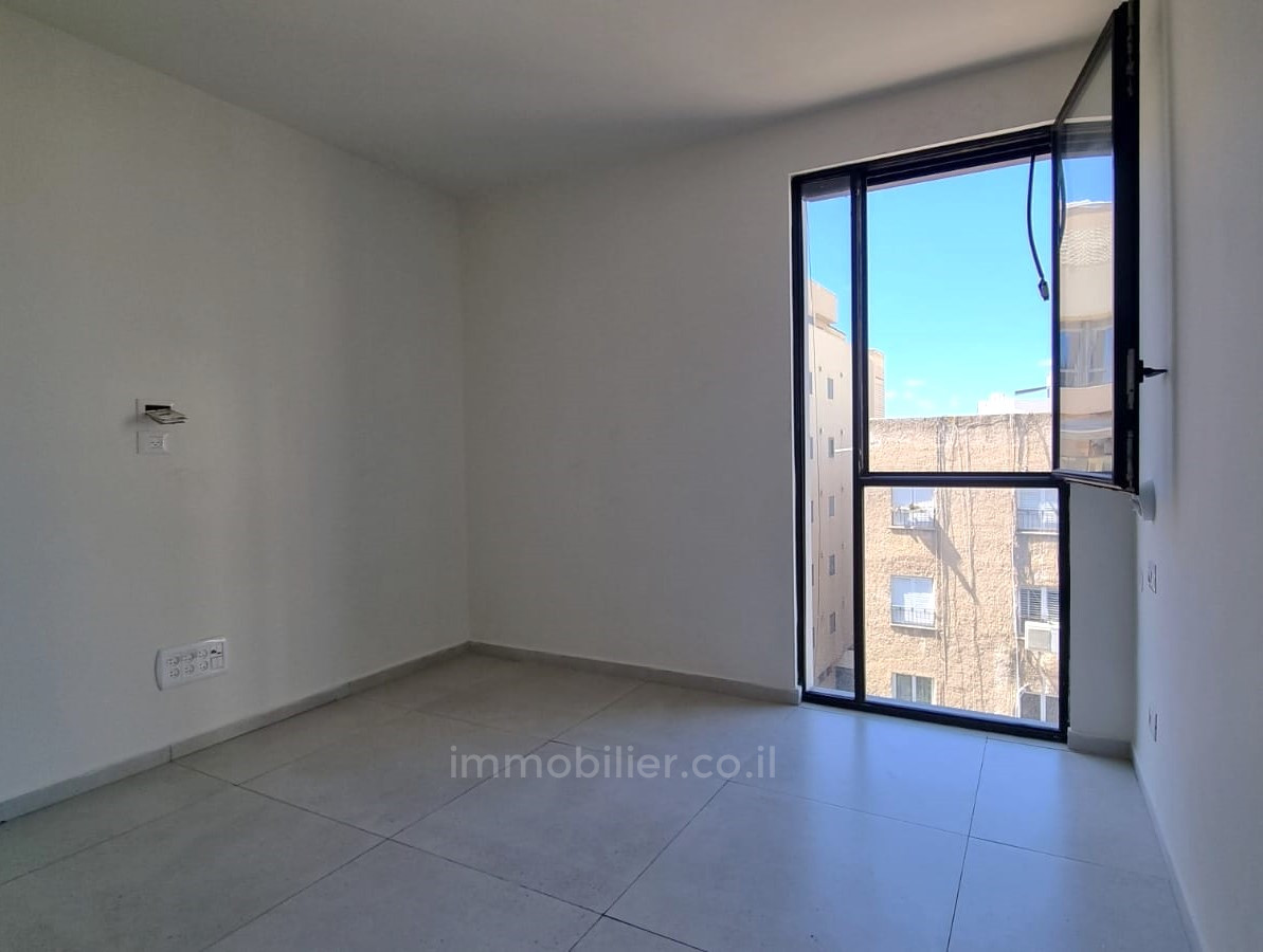 Apartment 3 rooms Tel Aviv quarter of the sea 813-IBL-2