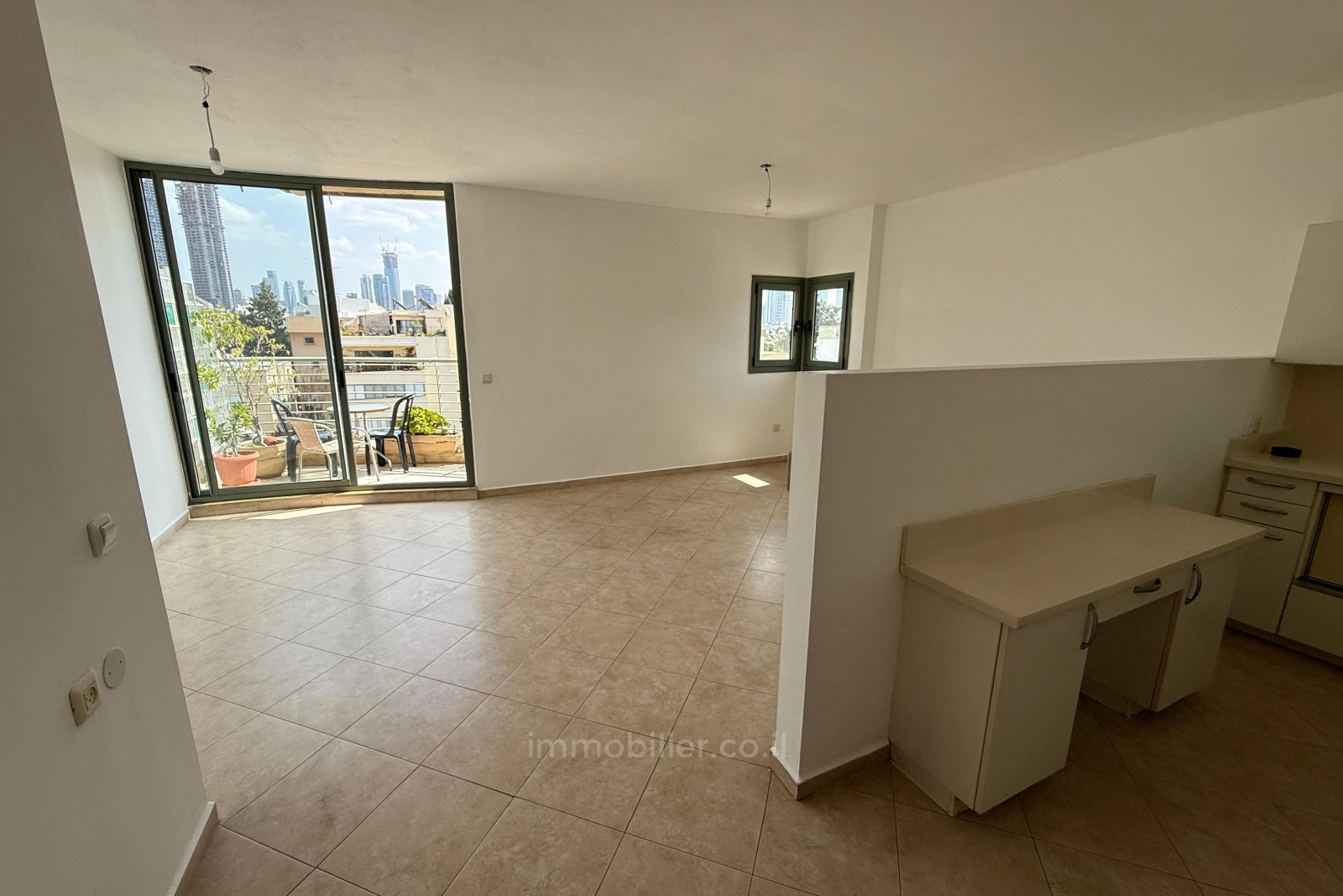 Apartment 3 rooms Tel Aviv tel aviv north 828-IBL-114