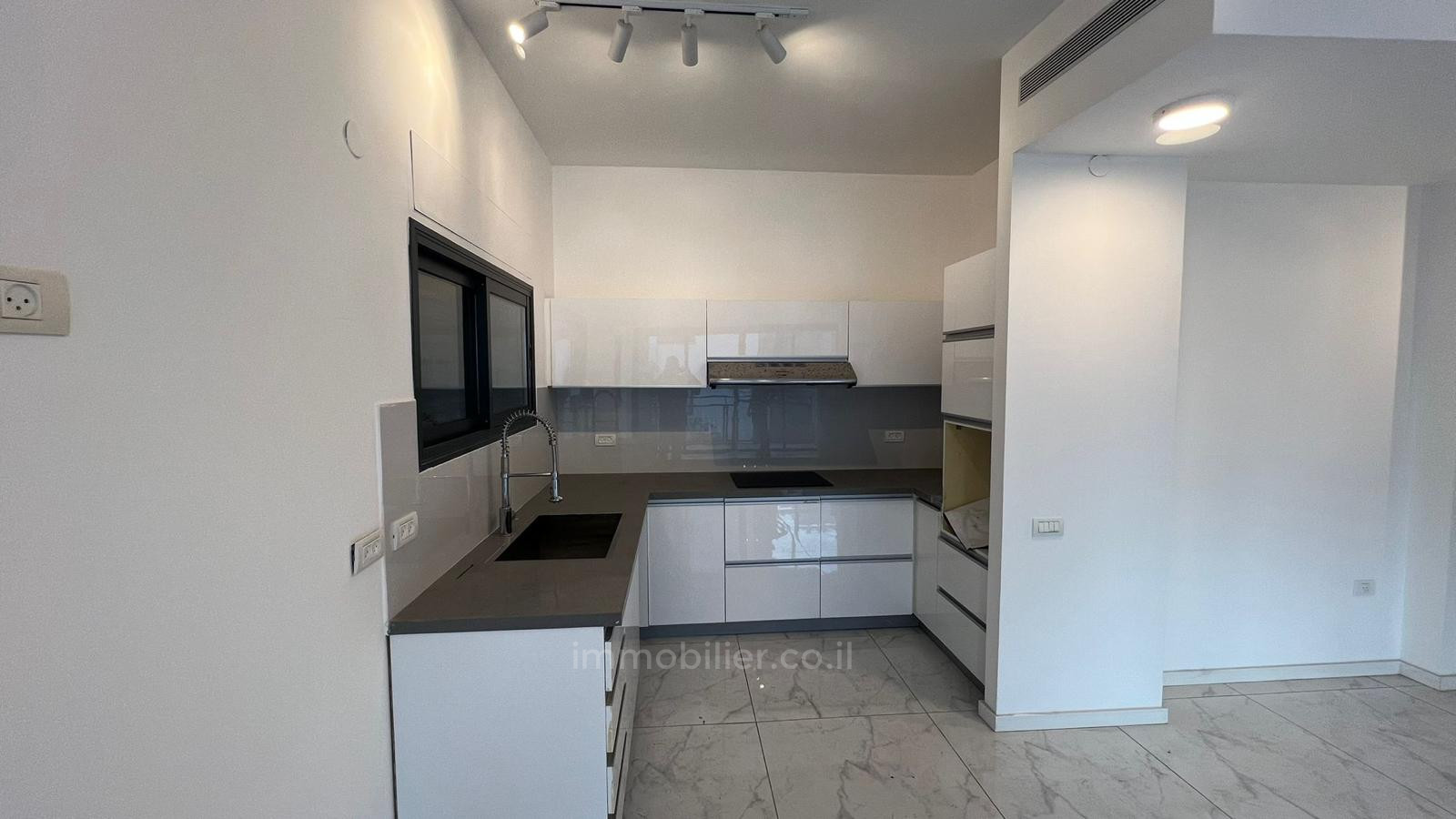 Appartement 4 pièces  Tel Aviv Kerem Hatemanim 828-IBL-15