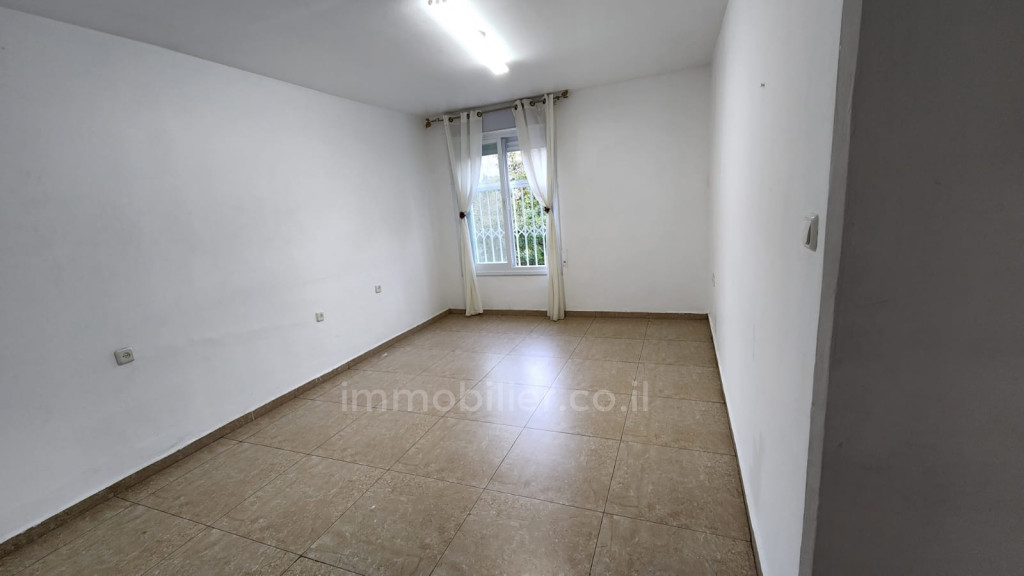 Apartment 3 rooms Jerusalem Kiryat Yovel 853-IBL-20